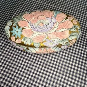 Toyo oval trinket box